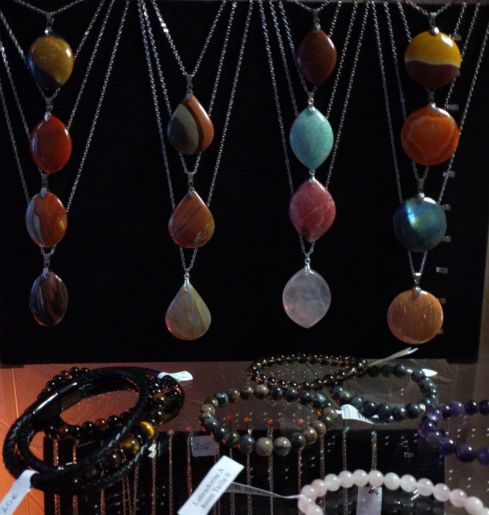 Bijoux en Pierre Véritables